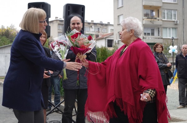 Цецка Цачева в Казанлък: Ще насърчавам политиките в интерес на хората