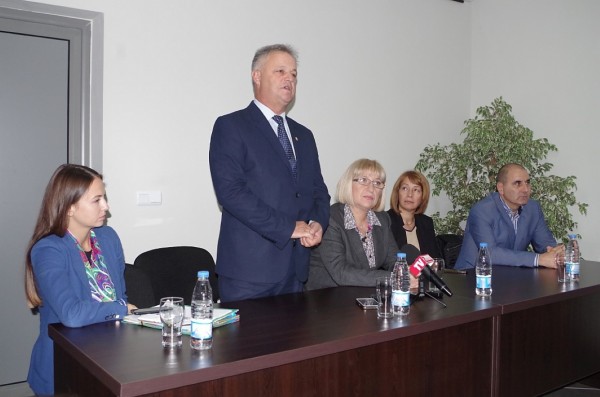 Цецка Цачева в Казанлък: Ще настоявам да има равни условия за едрия и средния бизнес