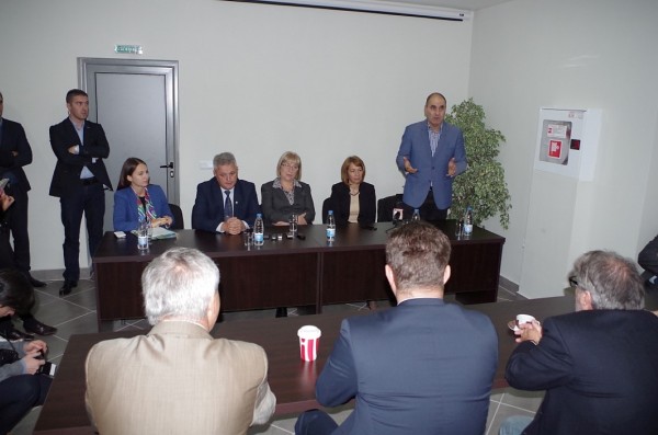 Цецка Цачева в Казанлък: Ще настоявам да има равни условия за едрия и средния бизнес