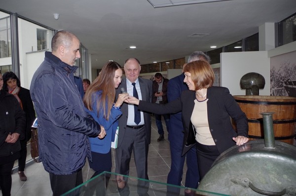 Цецка Цачева в Казанлък: Ще настоявам да има равни условия за едрия и средния бизнес