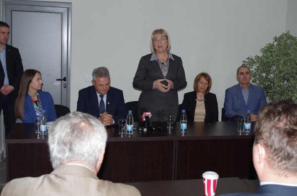 Цецка Цачева в Казанлък: Ще настоявам да има равни условия за едрия и средния бизнес