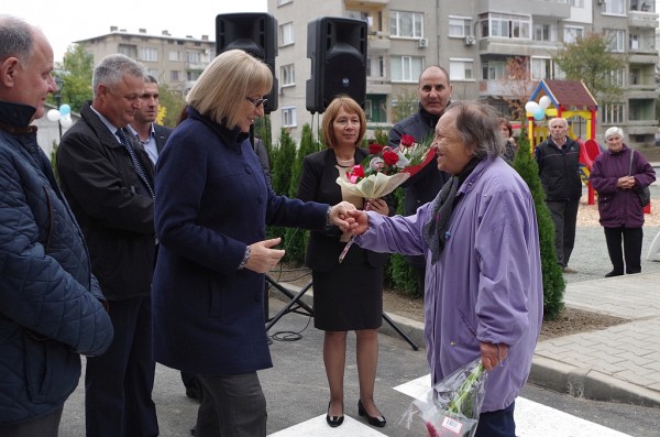 Цецка Цачева в Казанлък: Ще насърчавам политиките в интерес на хората