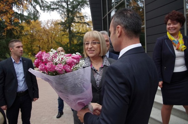 Цецка Цачева в Казанлък: Ще настоявам да има равни условия за едрия и средния бизнес