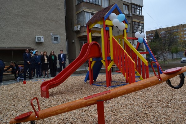 На Димитровден Кметът откри 3 нови придобивки за казанлъчани