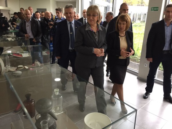 Цецка Цачева в Казанлък: Ще настоявам да има равни условия за едрия и средния бизнес