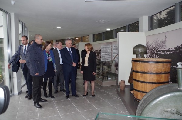 Цецка Цачева в Казанлък: Ще настоявам да има равни условия за едрия и средния бизнес