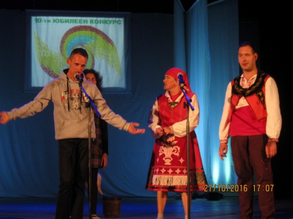 Младежи от защитеното жилище в Овощник с награди от конкурс за красиви надежди