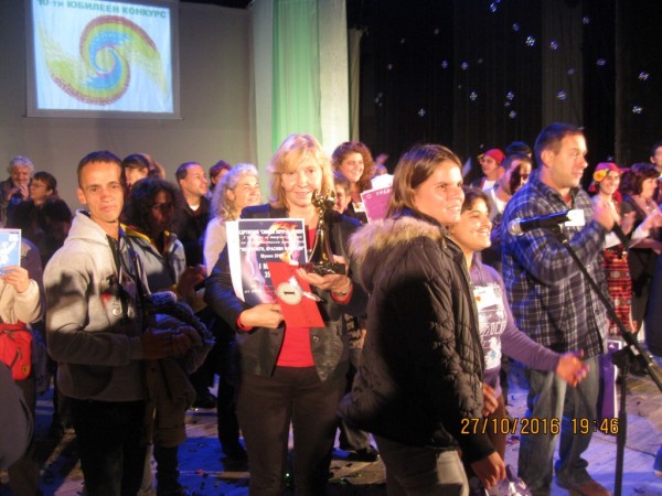 Младежи от защитеното жилище в Овощник с награди от конкурс за красиви надежди