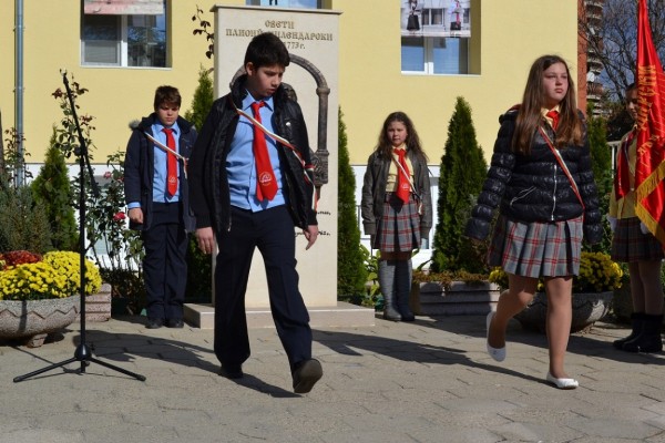 Кметът на Общината поздрави учениците на ОУ „Свети Паисий Хилендарски“ за празника