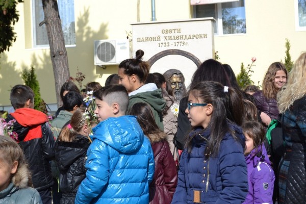 Кметът на Общината поздрави учениците на ОУ „Свети Паисий Хилендарски“ за празника