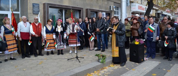 Кметът на Общината положи цветя на новата паметна плоча на Стефан Почеков