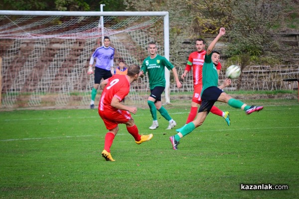 С нови екипи играчите на „Розова долина“  отбелязаха 4 на „Свиленград“