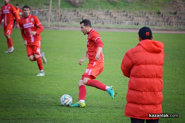 С нови екипи играчите на „Розова долина“  отбелязаха 4 на „Свиленград“