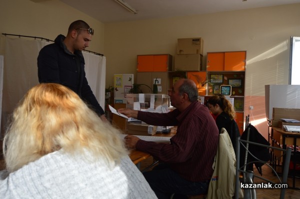 Избори: 26,35% е активността в община Казанлък към 13.00 часа