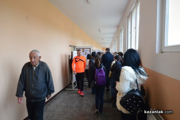 Избори: 26,35% е активността в община Казанлък към 13.00 часа