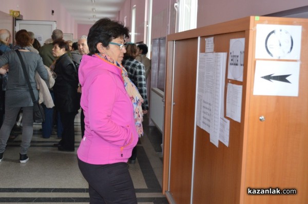 Радев побеждава Цачева с близо 8% в област Стара Загора