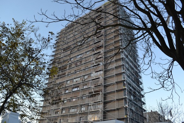 Министър Лиляна Павлова и Кметът Галина Стоянова инспектираха санирането на блокове в Казанлък