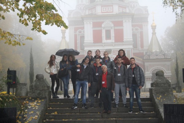  Учениците на ПГЛПТ с учебна практика на терен