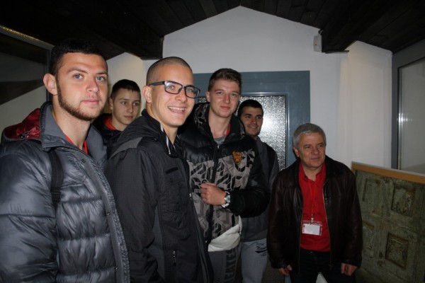  Учениците на ПГЛПТ с учебна практика на терен