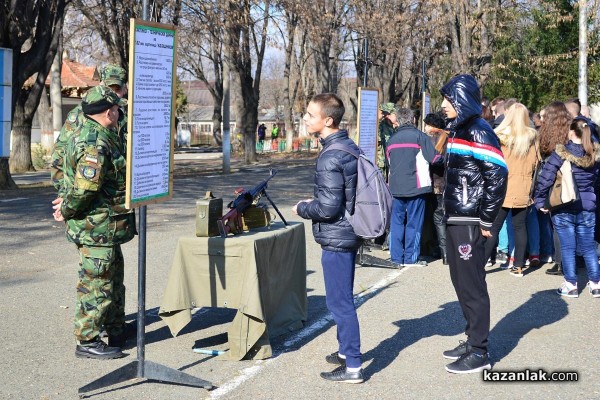 Деца в казанлъшкото поделение