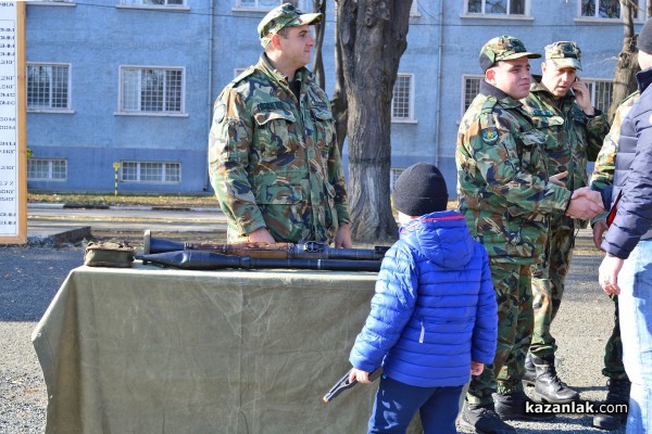 Деца в казанлъшкото поделение