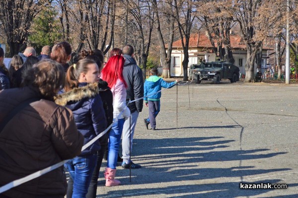 Деца в казанлъшкото поделение