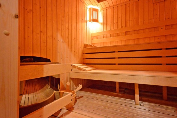 Басейн с минерална вода отвори Хотел „Казанлък“