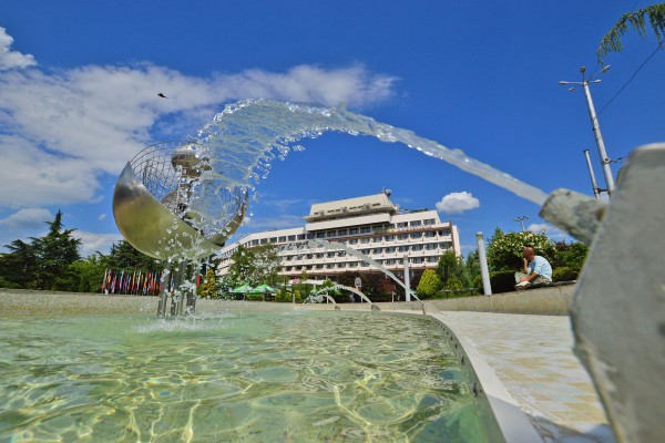Басейн с минерална вода отвори Хотел „Казанлък“