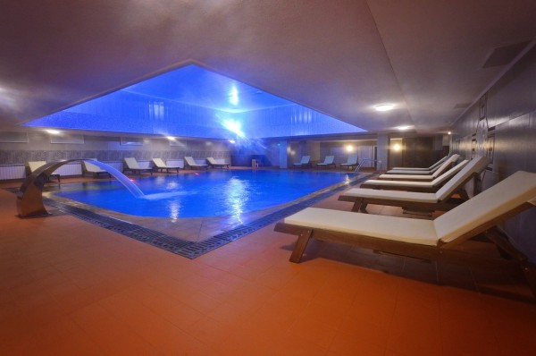 Басейн с минерална вода отвори Хотел „Казанлък“