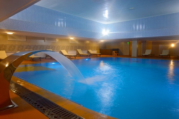 Басейн с минерална вода отвори Хотел „Казанлък“