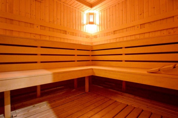 Басейн с минерална вода отвори Хотел „Казанлък“