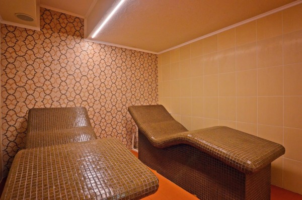 Басейн с минерална вода отвори Хотел „Казанлък“