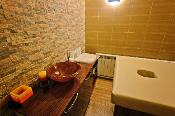 Басейн с минерална вода отвори Хотел „Казанлък“