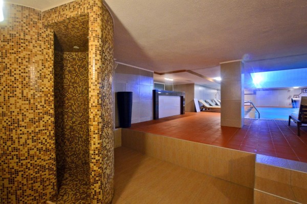 Басейн с минерална вода отвори Хотел „Казанлък“