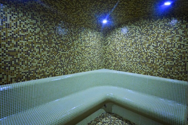 Басейн с минерална вода отвори Хотел „Казанлък“