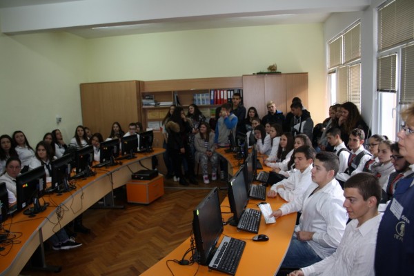 Иновационен лагер по предприемачество се проведе в ПГЛПТ