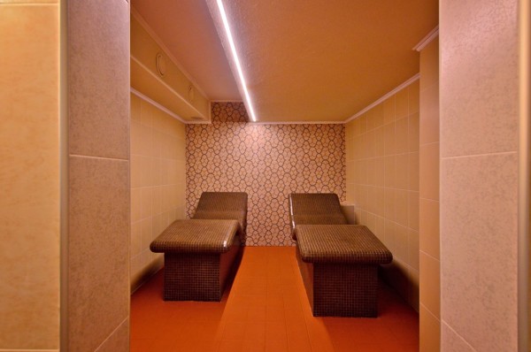 Басейн с минерална вода отвори Хотел „Казанлък“