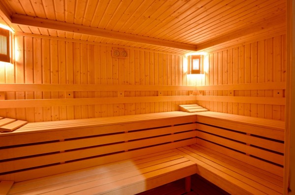 Басейн с минерална вода отвори Хотел „Казанлък“