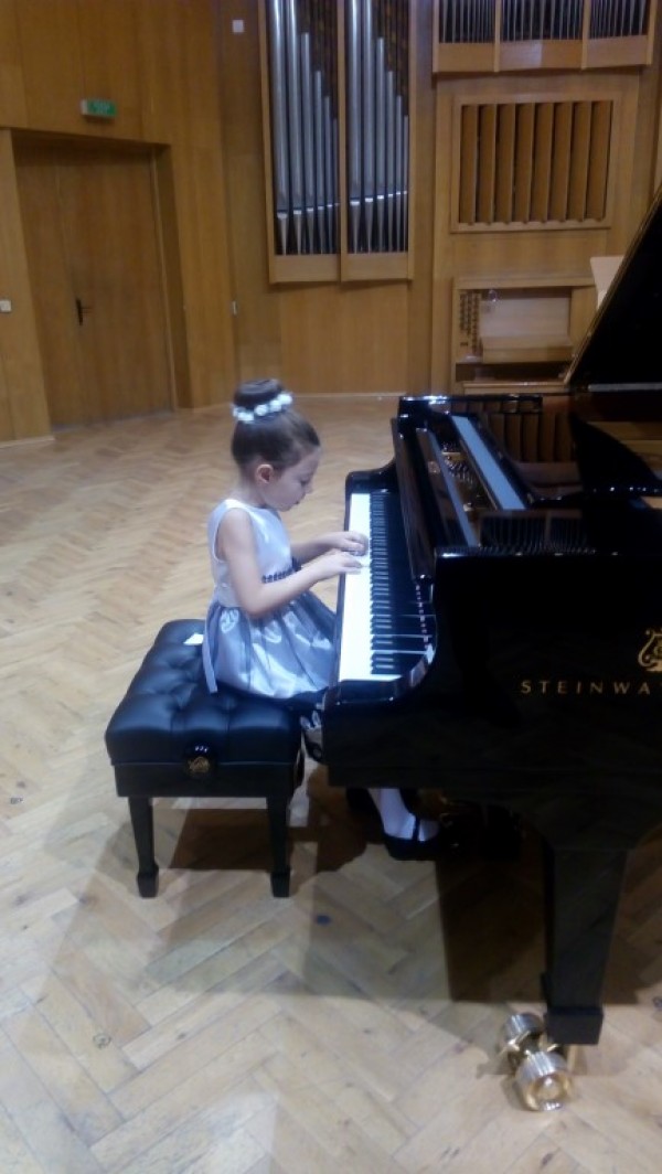 Учениците на Елена Юлиянова спечелиха 8 престижни награди