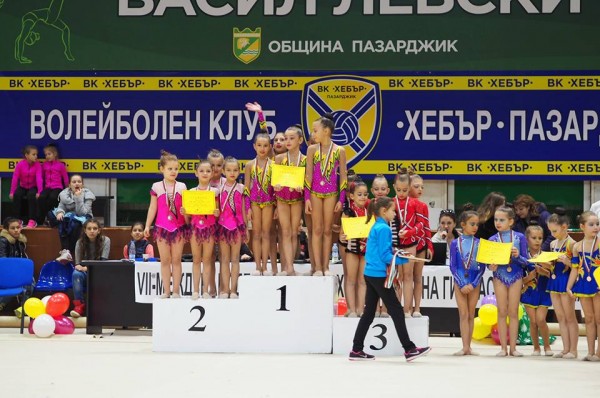 Грациите на Казанлък спечелиха медали от силен турнир в Пазарджик
