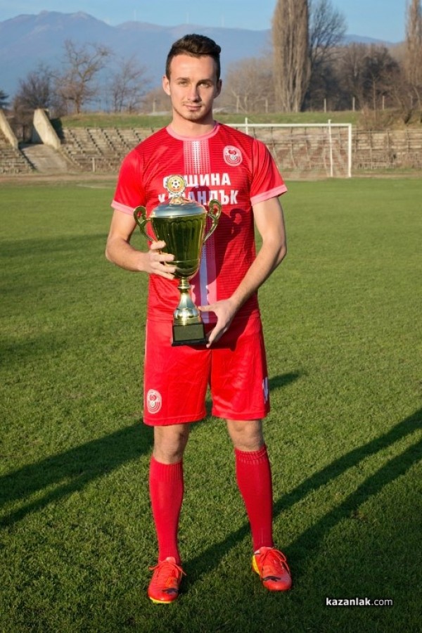 Футболистите на „Розова долина“ се снимаха за календар