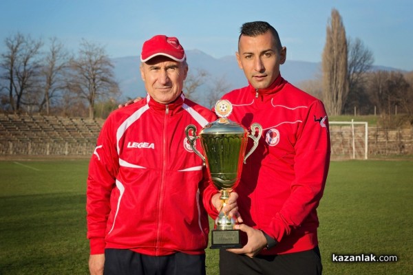 Футболистите на „Розова долина“ се снимаха за календар