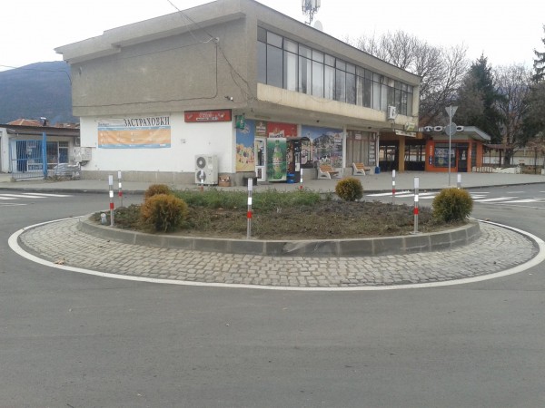 Град Крън вече има и кръгово кръстовище