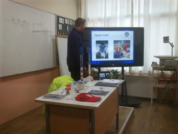 Програма Спейс Камп беше представена пред учениците на ПГ „Иван Хаджиенов” 