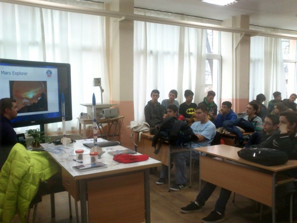 Програма Спейс Камп беше представена пред учениците на ПГ „Иван Хаджиенов” 