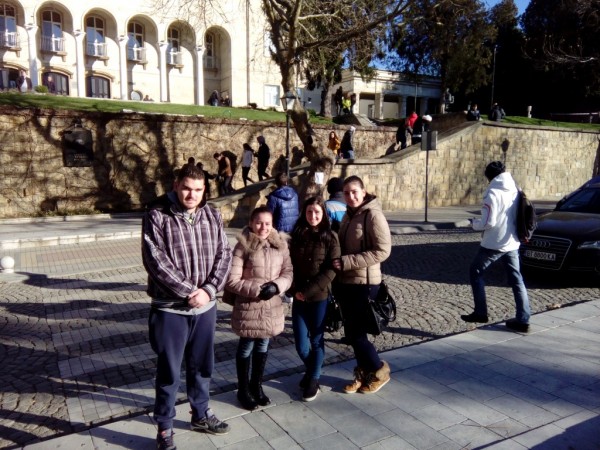 Ученици от ПГЛПТ участваха в престижно състезание по банкиране в Стопанската академия в Свищов