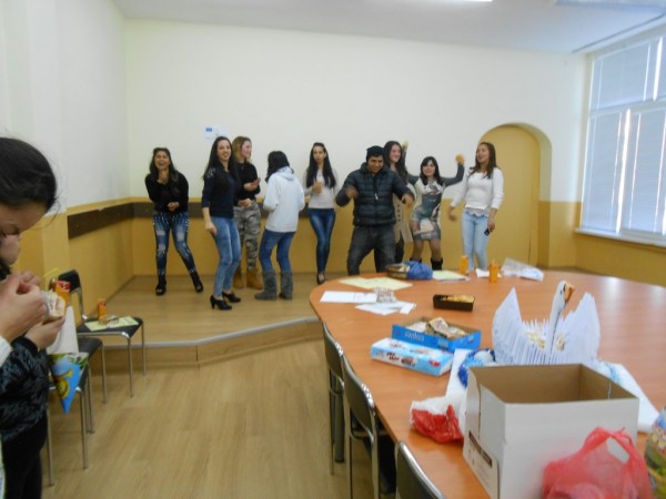 Коледният дух завладя учениците на ПГ „Академик Петко Стайнов“