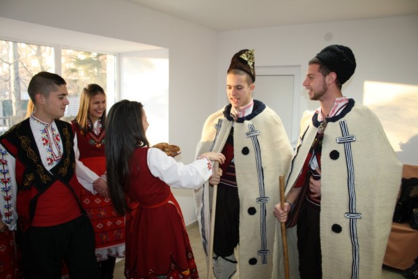 Възстановка на Бъдни вечер и Коледа направиха в ПГЛПТ