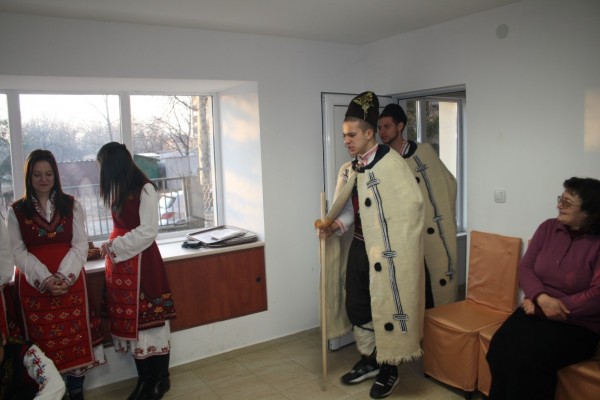 Възстановка на Бъдни вечер и Коледа направиха в ПГЛПТ