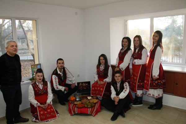 Възстановка на Бъдни вечер и Коледа направиха в ПГЛПТ